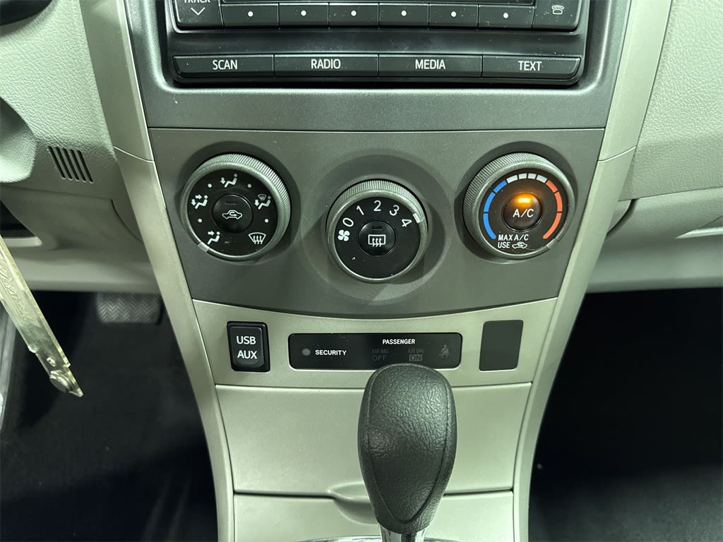 Thumbnail: 2012 Toyota Corolla - 23