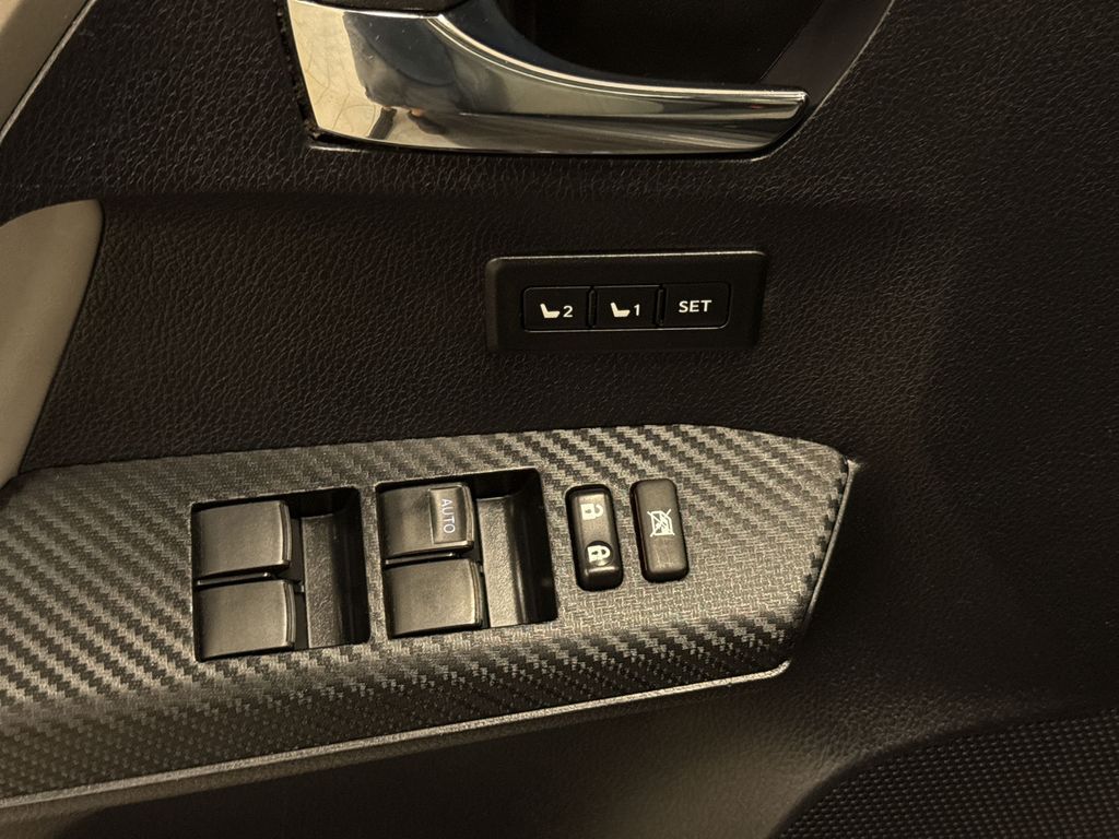 Thumbnail: 2015 Toyota RAV4 - 25