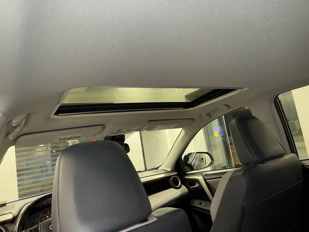 Thumbnail: 2015 Toyota RAV4 - 27