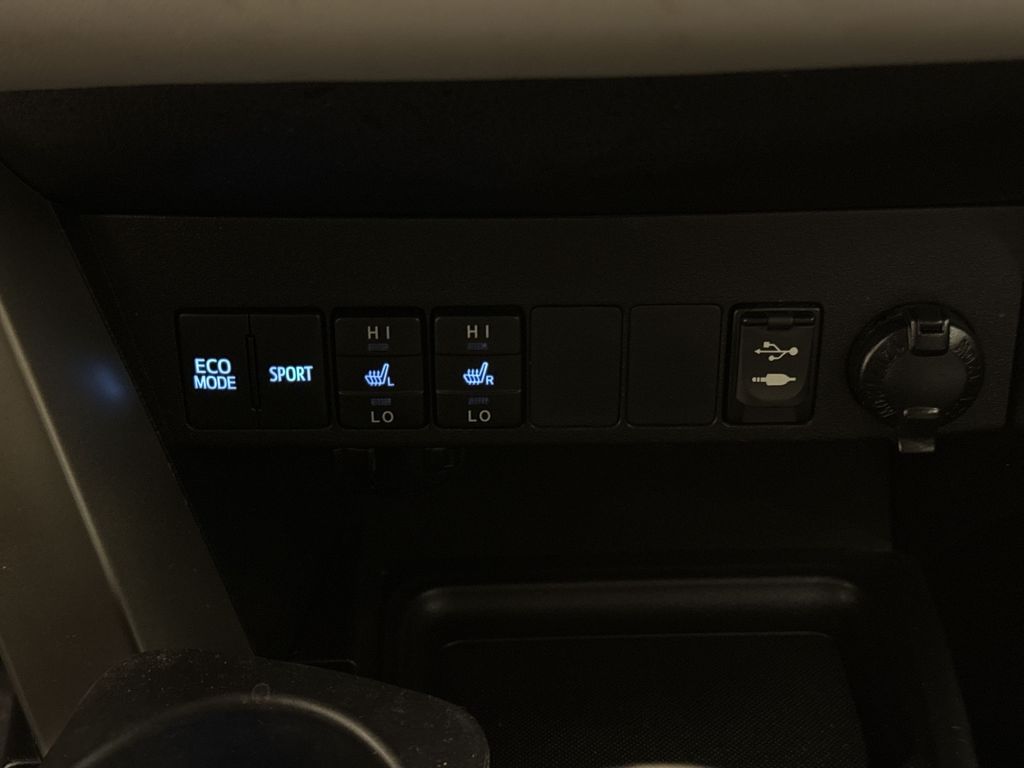 Thumbnail: 2015 Toyota RAV4 - 34
