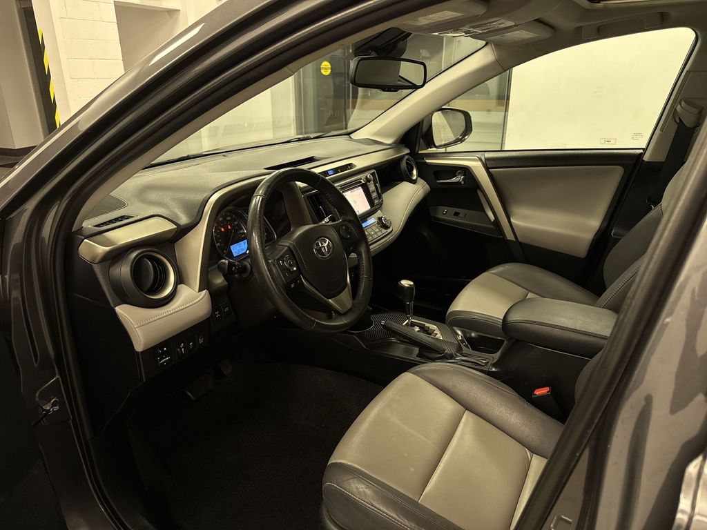 Thumbnail: 2015 Toyota RAV4 - 9