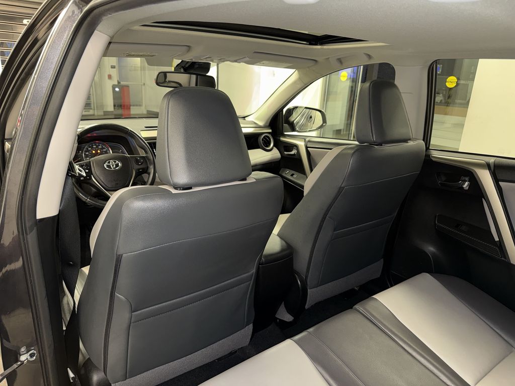 Thumbnail: 2015 Toyota RAV4 - 31