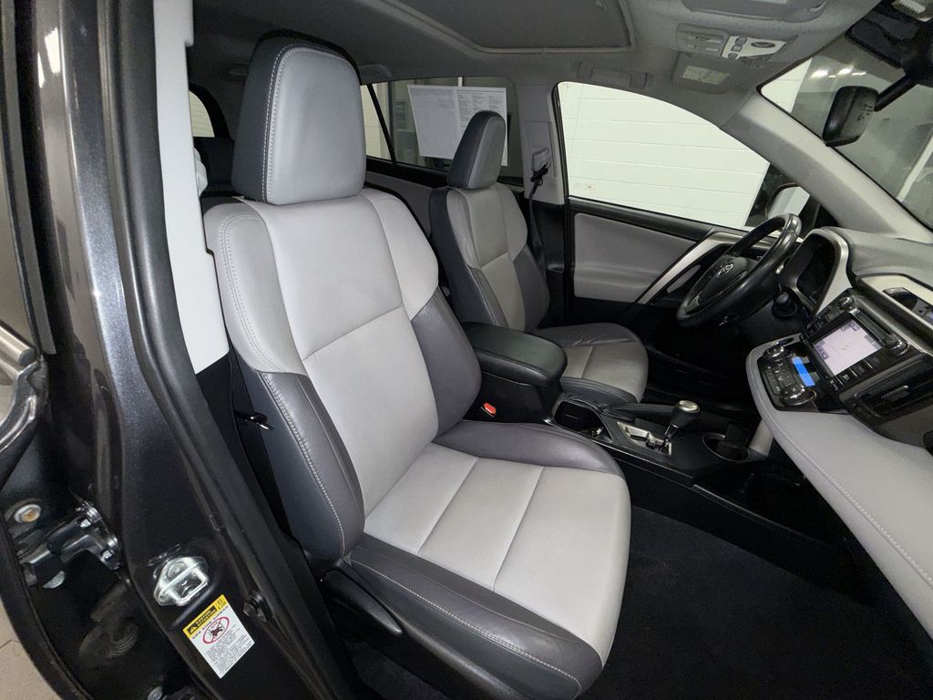 Thumbnail: 2015 Toyota RAV4 - 11