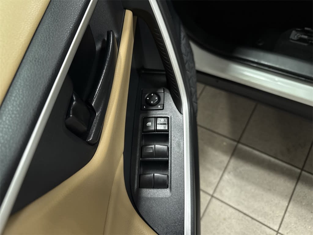 Thumbnail: 2020 Toyota RAV4 - 25