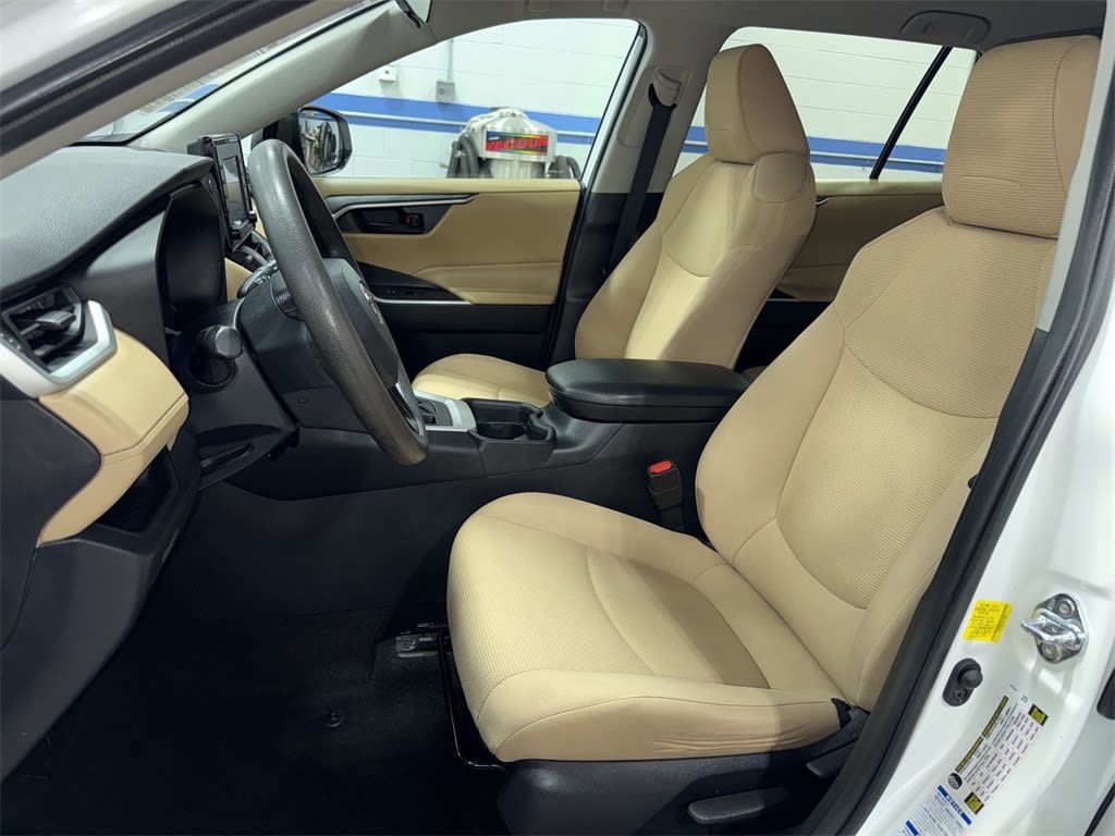 Thumbnail: 2020 Toyota RAV4 - 10