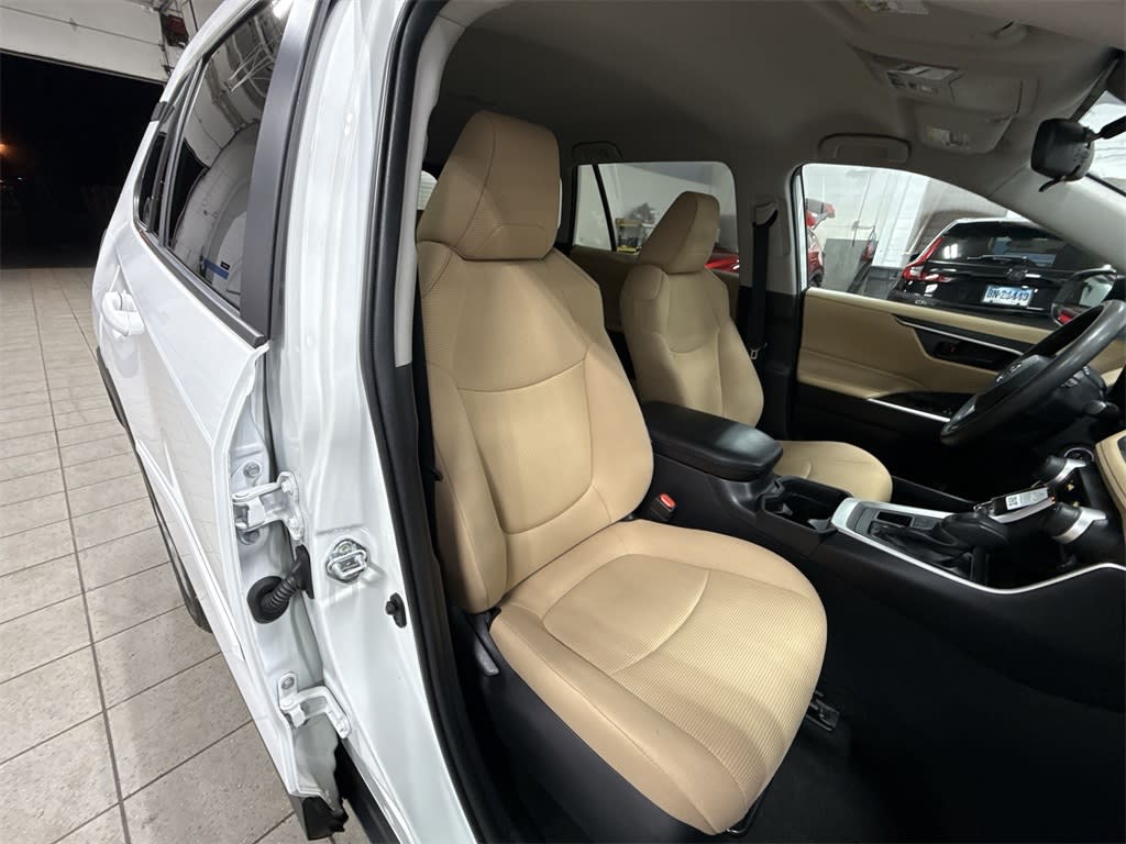 Thumbnail: 2020 Toyota RAV4 - 11