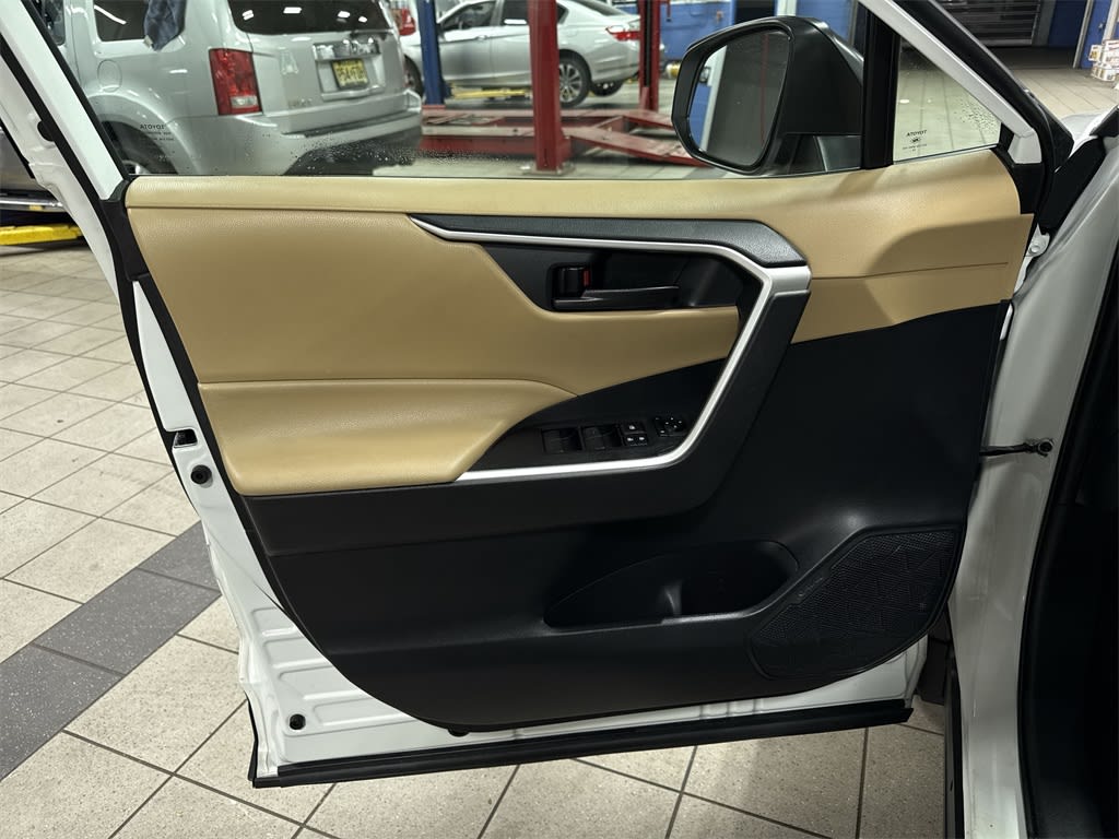 Thumbnail: 2020 Toyota RAV4 - 29