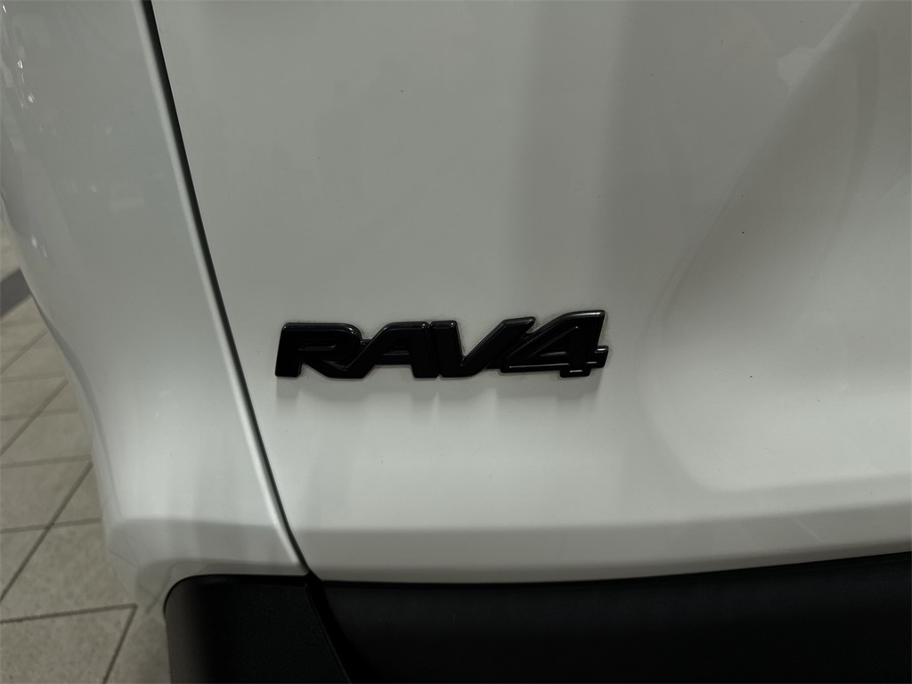 Thumbnail: 2020 Toyota RAV4 - 6