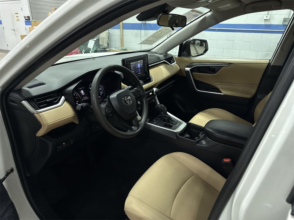 Thumbnail: 2020 Toyota RAV4 - 9