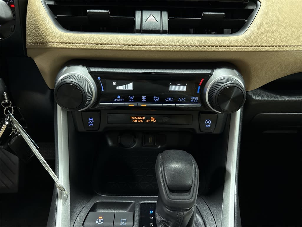 Thumbnail: 2020 Toyota RAV4 - 24