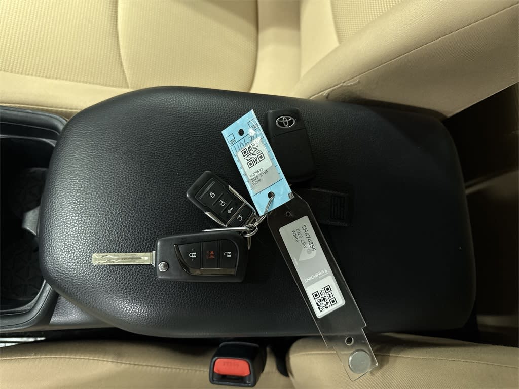 Thumbnail: 2020 Toyota RAV4 - 17