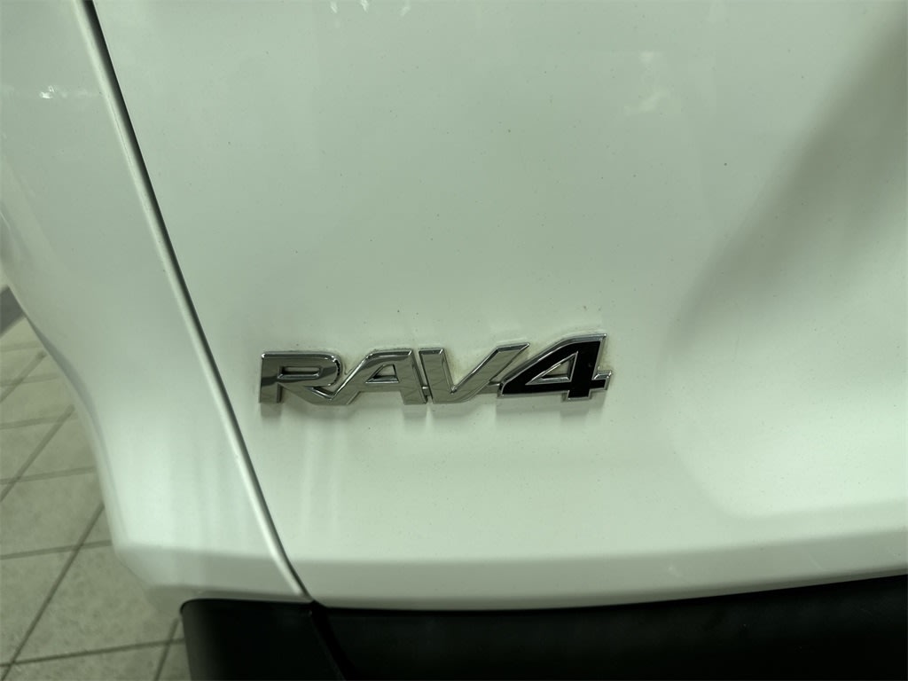 Thumbnail: 2020 Toyota RAV4 - 6