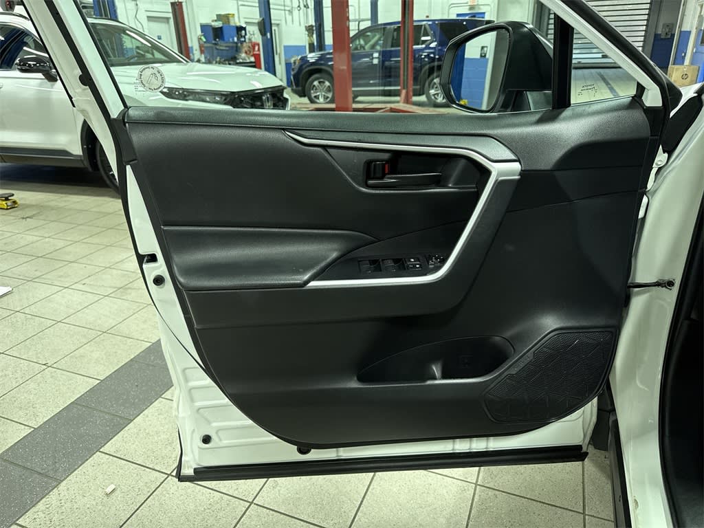 Thumbnail: 2020 Toyota RAV4 - 29