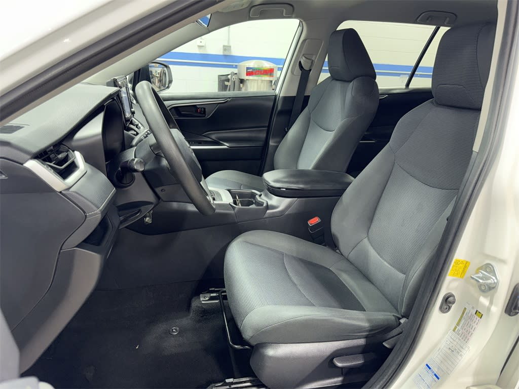 Thumbnail: 2020 Toyota RAV4 - 10