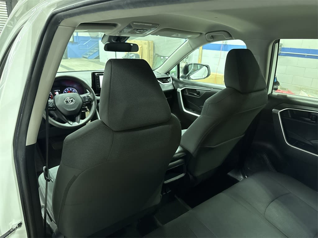Thumbnail: 2020 Toyota RAV4 - 28