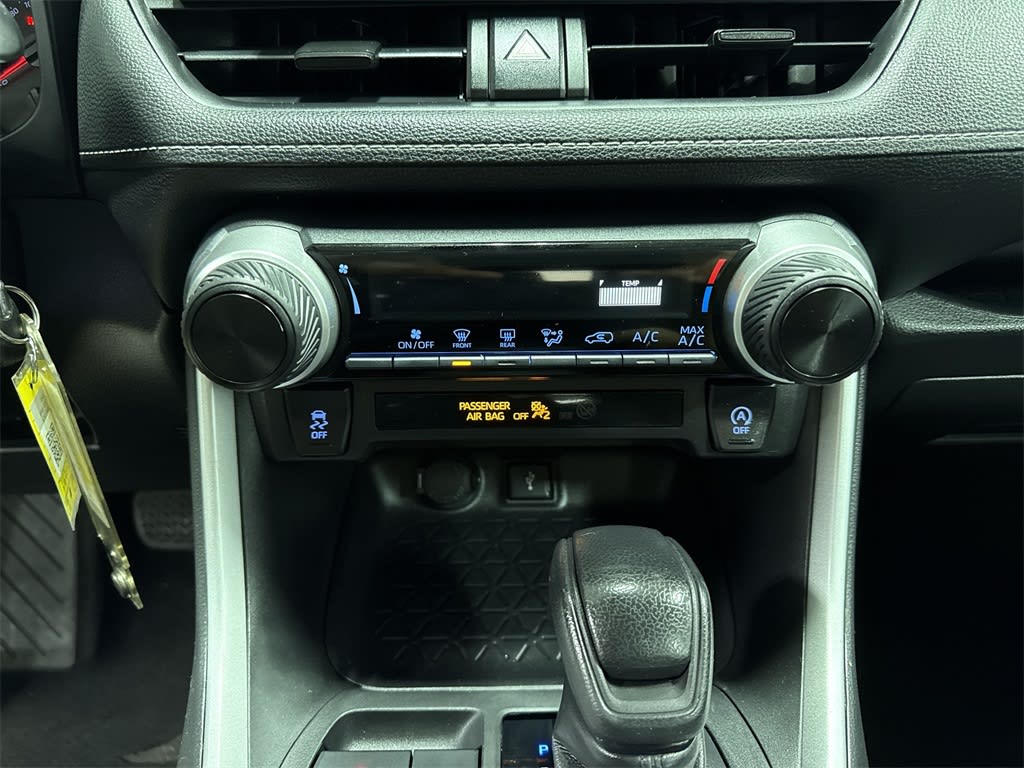 Thumbnail: 2020 Toyota RAV4 - 24