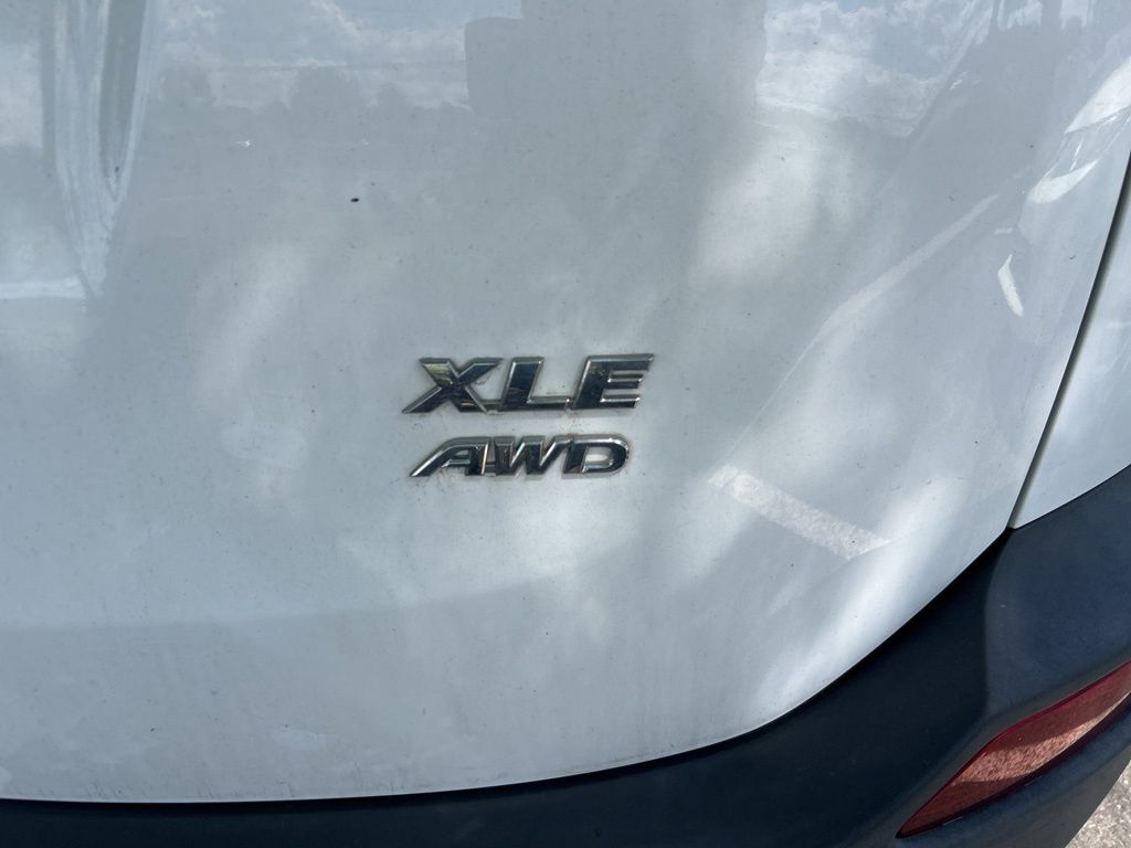 Thumbnail: 2015 Toyota RAV4 - 13