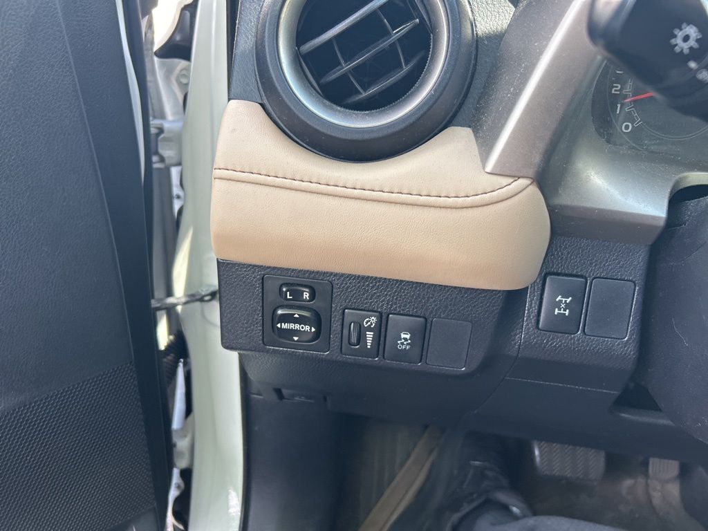 Thumbnail: 2015 Toyota RAV4 - 18