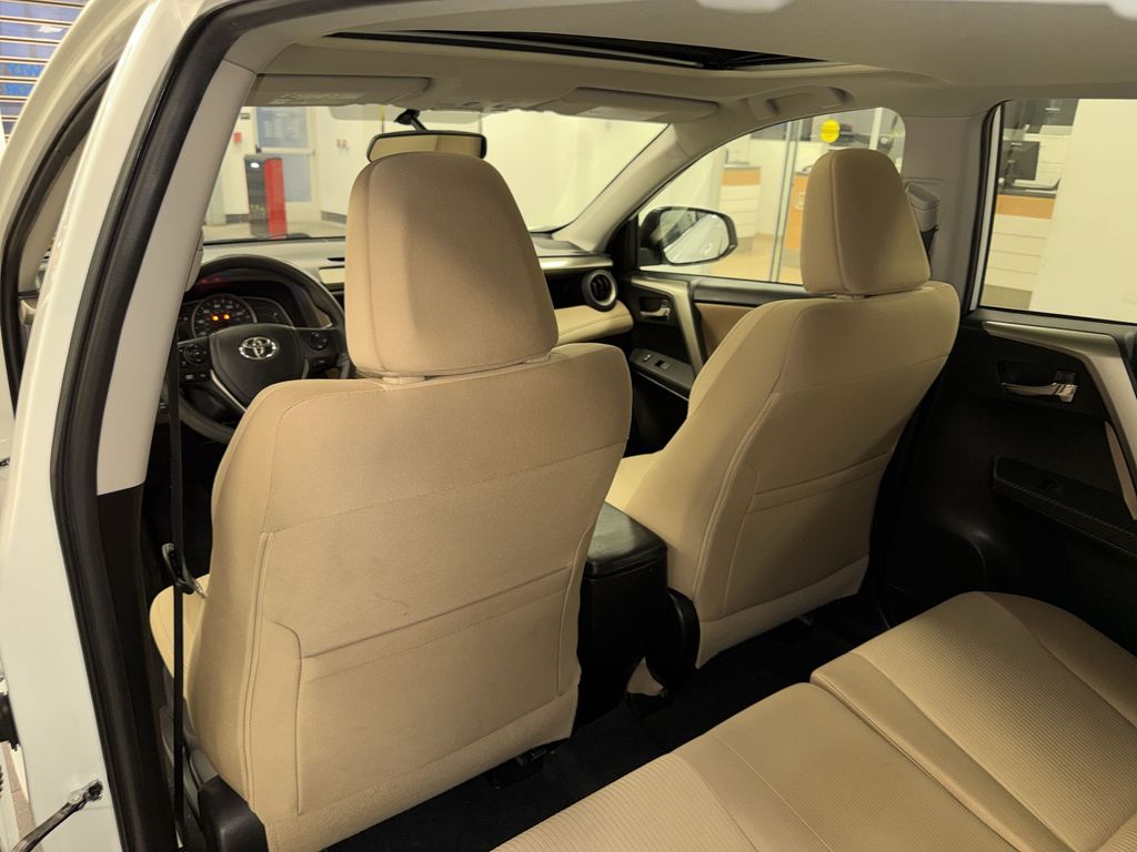 Thumbnail: 2015 Toyota RAV4 - 29