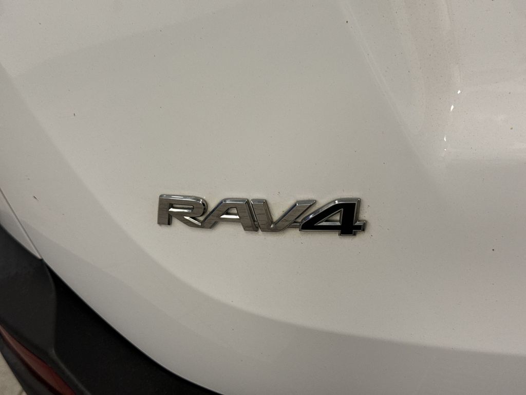 Thumbnail: 2015 Toyota RAV4 - 6