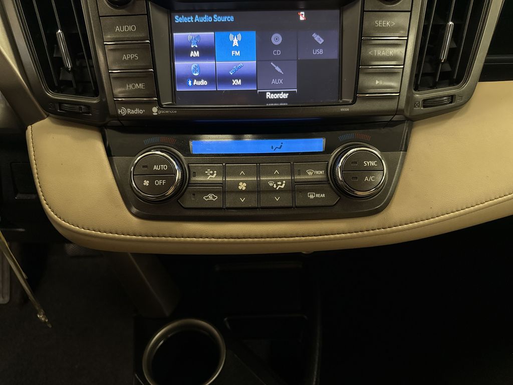 Thumbnail: 2015 Toyota RAV4 - 24