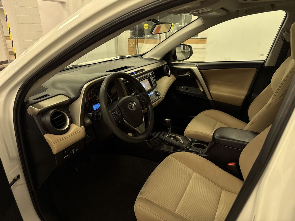 Thumbnail: 2015 Toyota RAV4 - 9