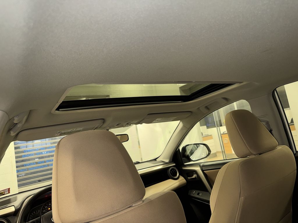 Thumbnail: 2015 Toyota RAV4 - 26