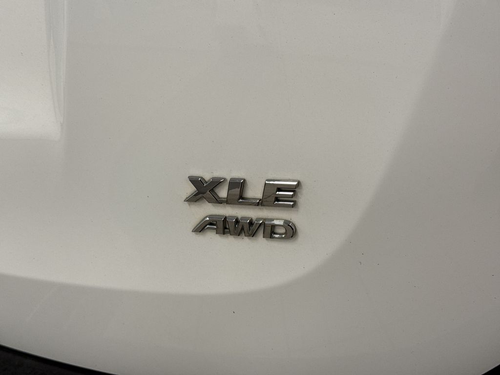 Thumbnail: 2015 Toyota RAV4 - 28
