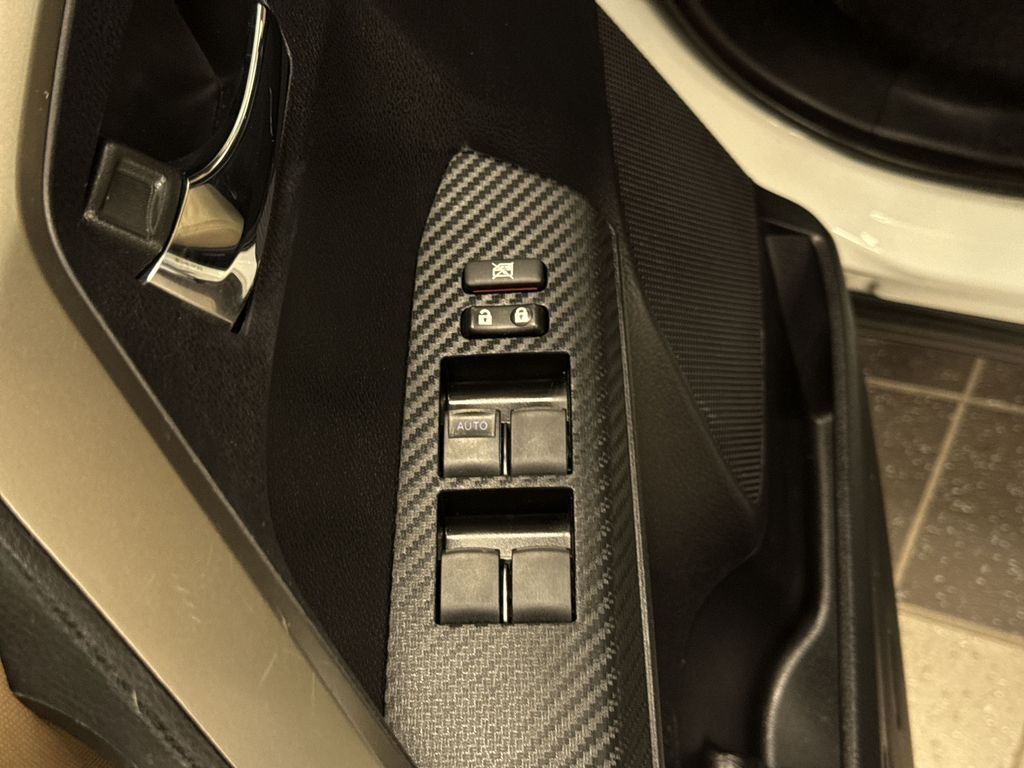 Thumbnail: 2015 Toyota RAV4 - 25