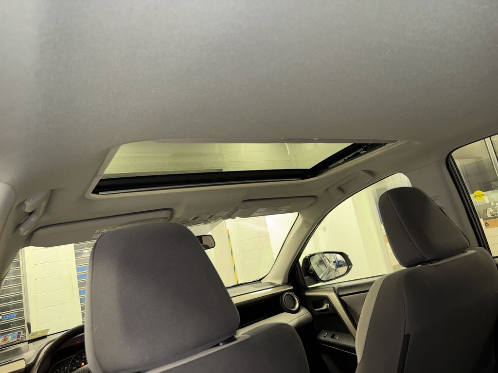 Thumbnail: 2014 Toyota RAV4 - 25