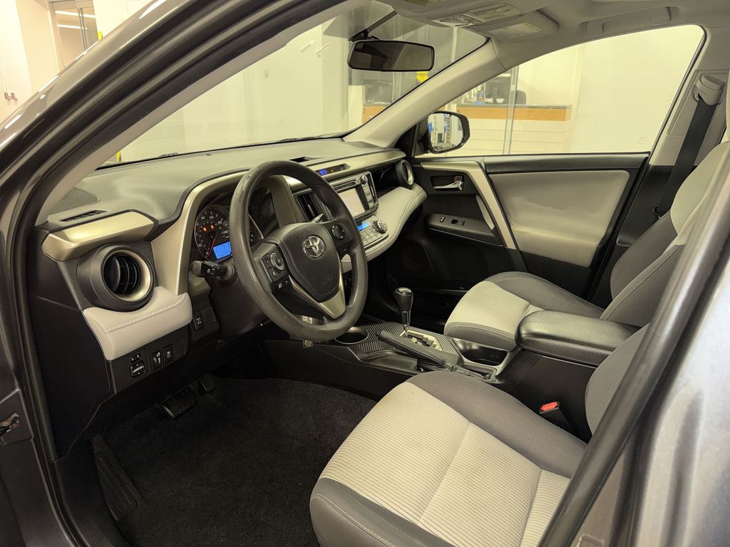 Thumbnail: 2014 Toyota RAV4 - 9