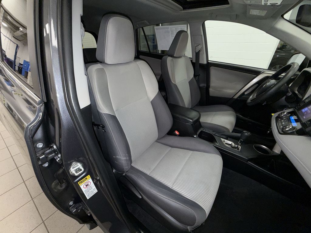 Thumbnail: 2014 Toyota RAV4 - 11