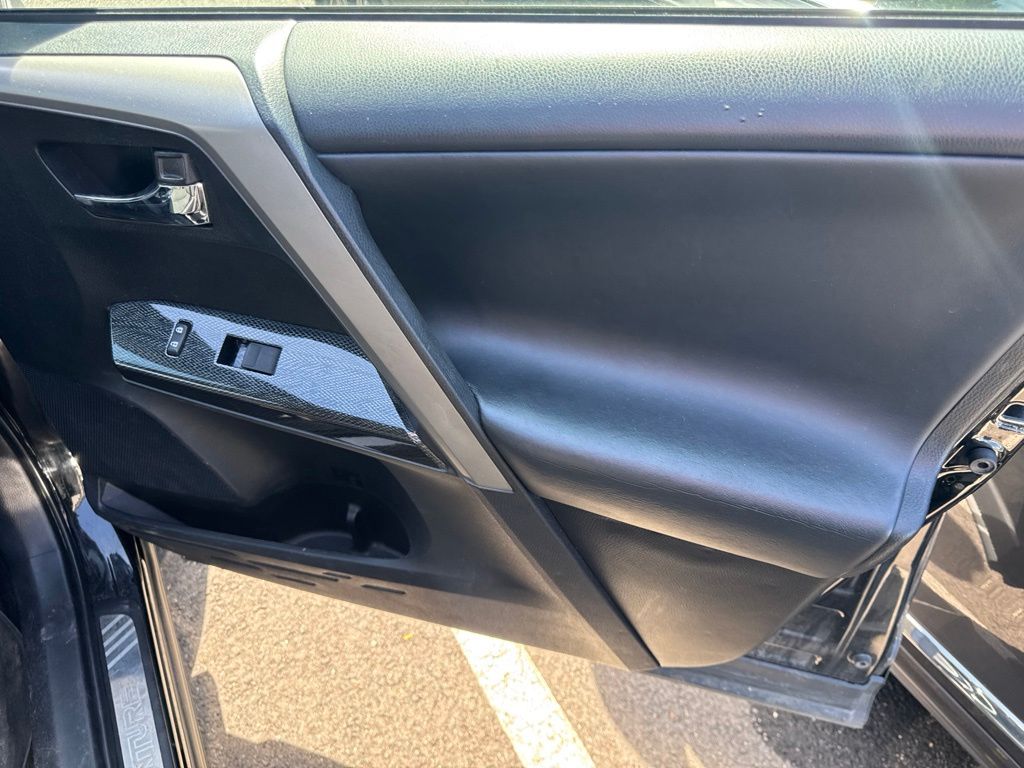 Thumbnail: 2018 Toyota RAV4 - 19
