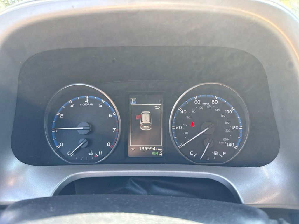 Thumbnail: 2018 Toyota RAV4 - 12