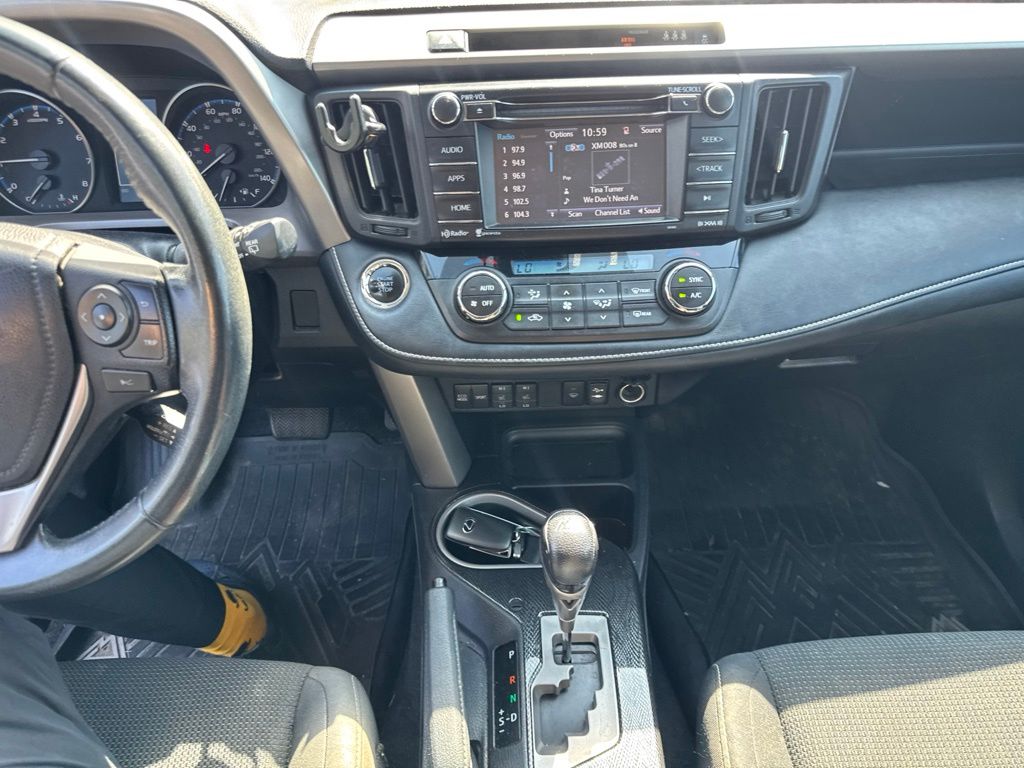 Thumbnail: 2018 Toyota RAV4 - 8