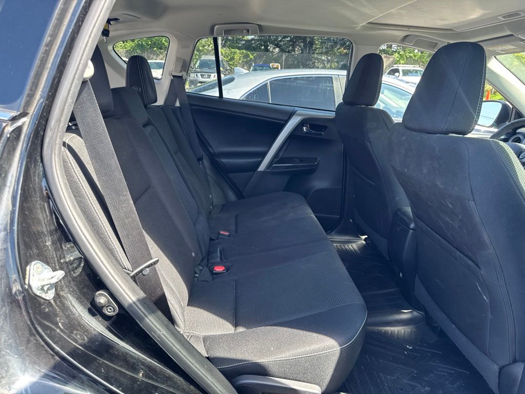 Thumbnail: 2018 Toyota RAV4 - 21