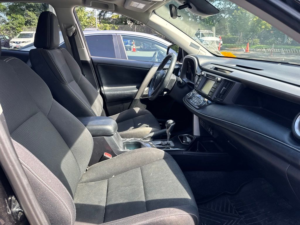 Thumbnail: 2018 Toyota RAV4 - 10