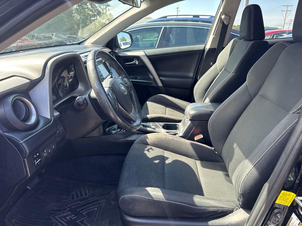 Thumbnail: 2018 Toyota RAV4 - 9