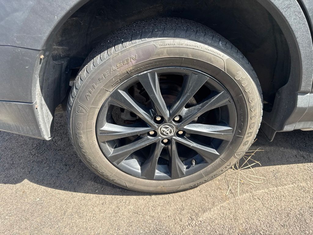 Thumbnail: 2018 Toyota RAV4 - 25