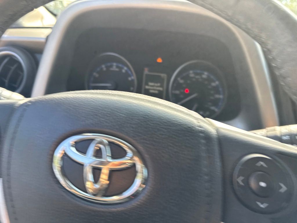 Thumbnail: 2018 Toyota RAV4 - 18