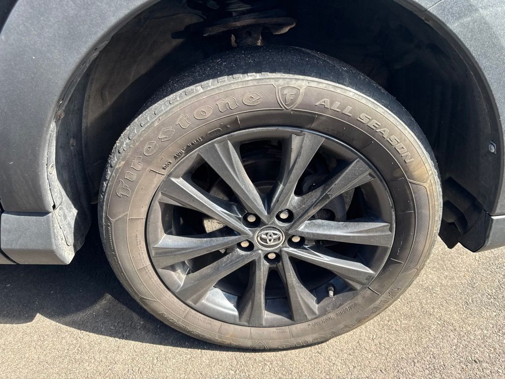 Thumbnail: 2018 Toyota RAV4 - 26