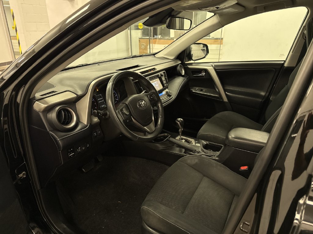 Thumbnail: 2018 Toyota RAV4 - 8
