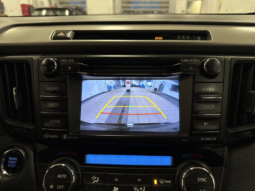 Thumbnail: 2018 Toyota RAV4 - 27