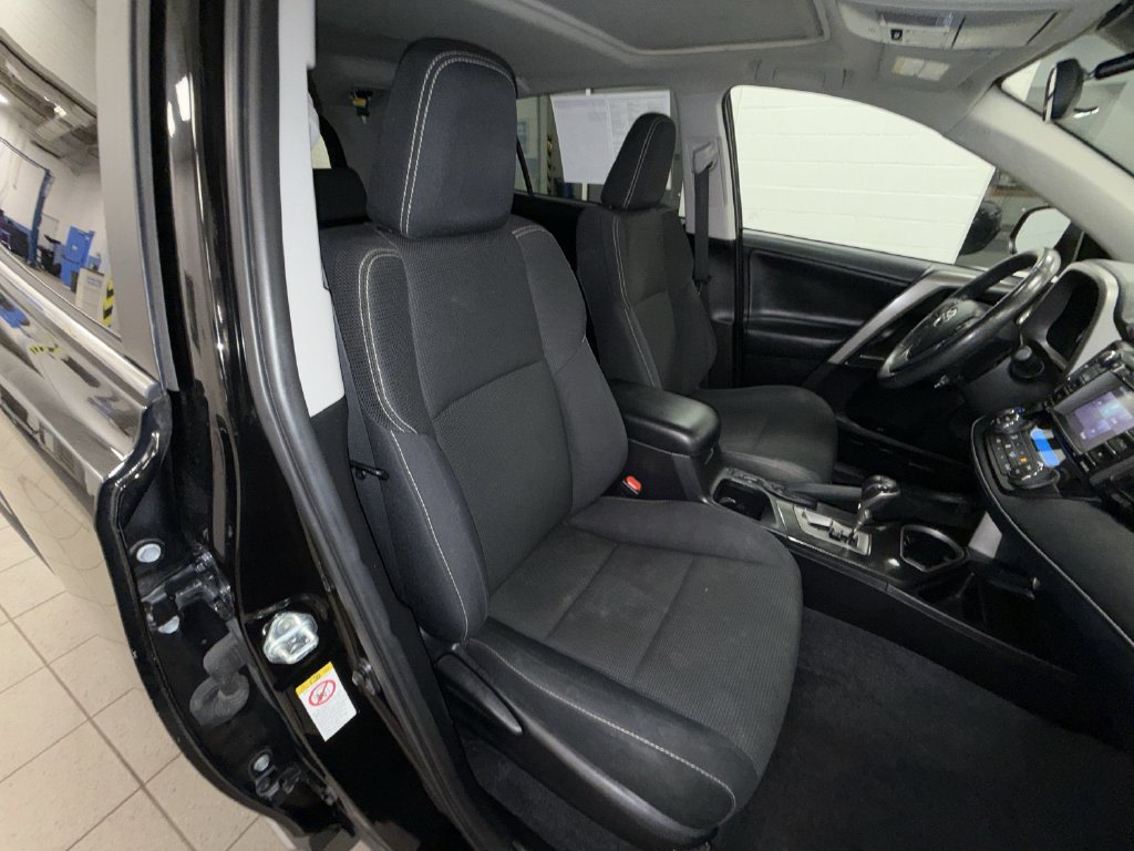 Thumbnail: 2018 Toyota RAV4 - 10
