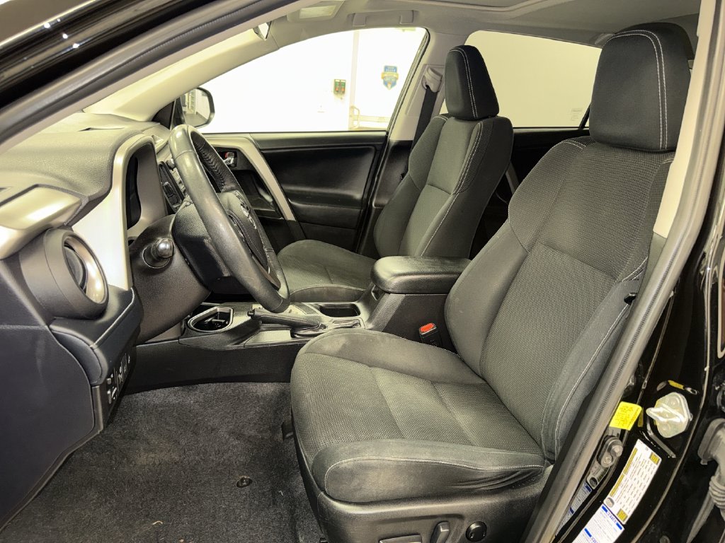Thumbnail: 2018 Toyota RAV4 - 9