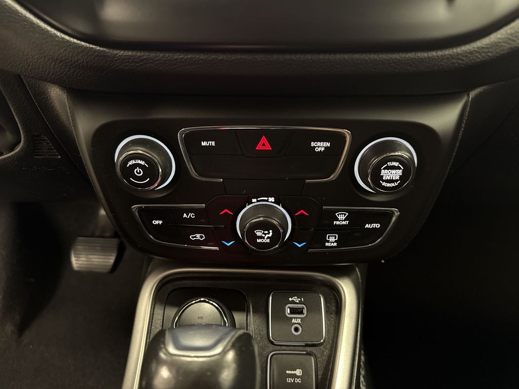Thumbnail: 2020 Jeep Compass - 24