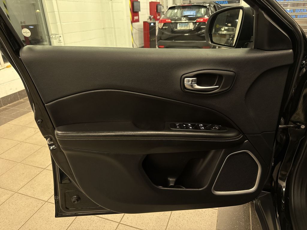 Thumbnail: 2020 Jeep Compass - 31
