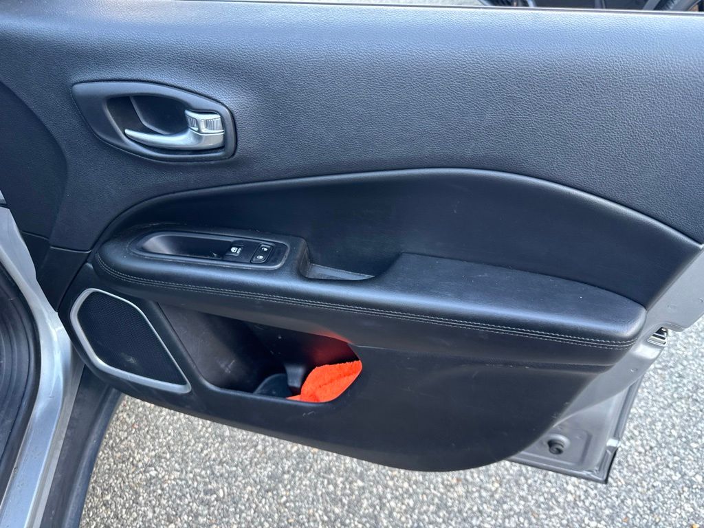 Thumbnail: 2019 Jeep Compass - 19