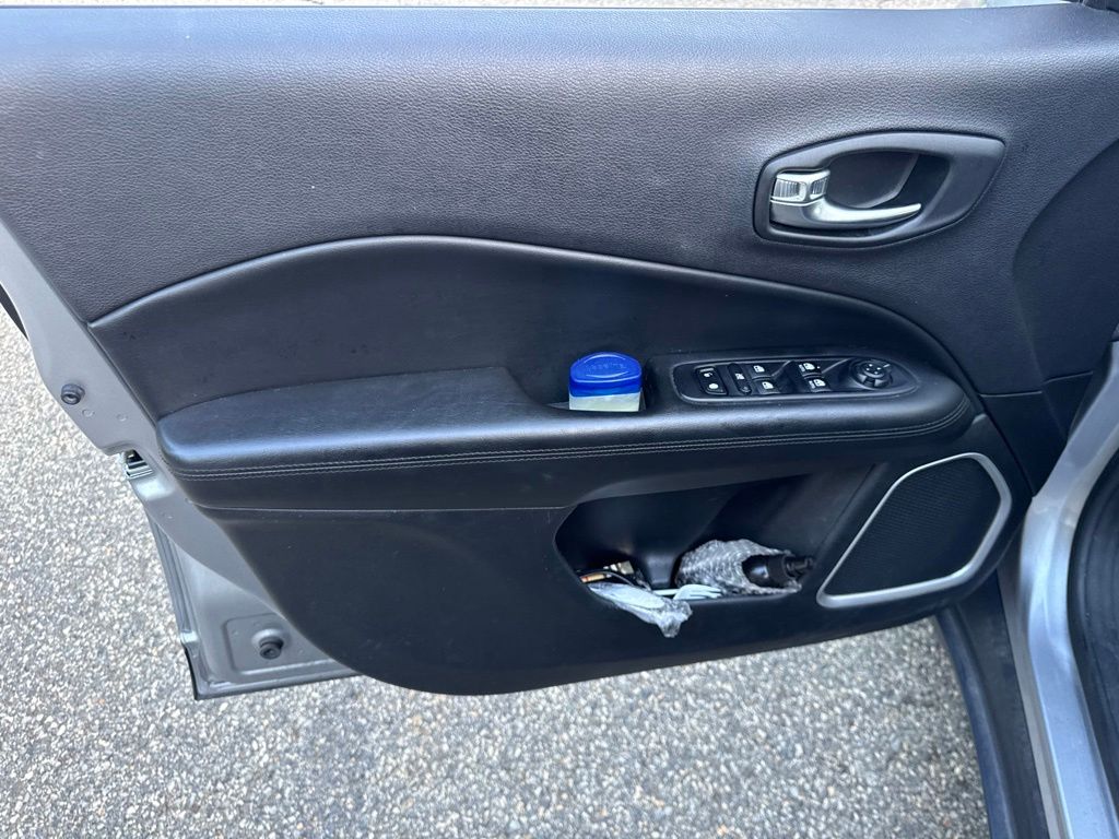 Thumbnail: 2019 Jeep Compass - 17