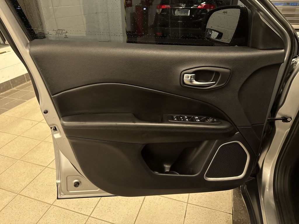 Thumbnail: 2019 Jeep Compass - 28